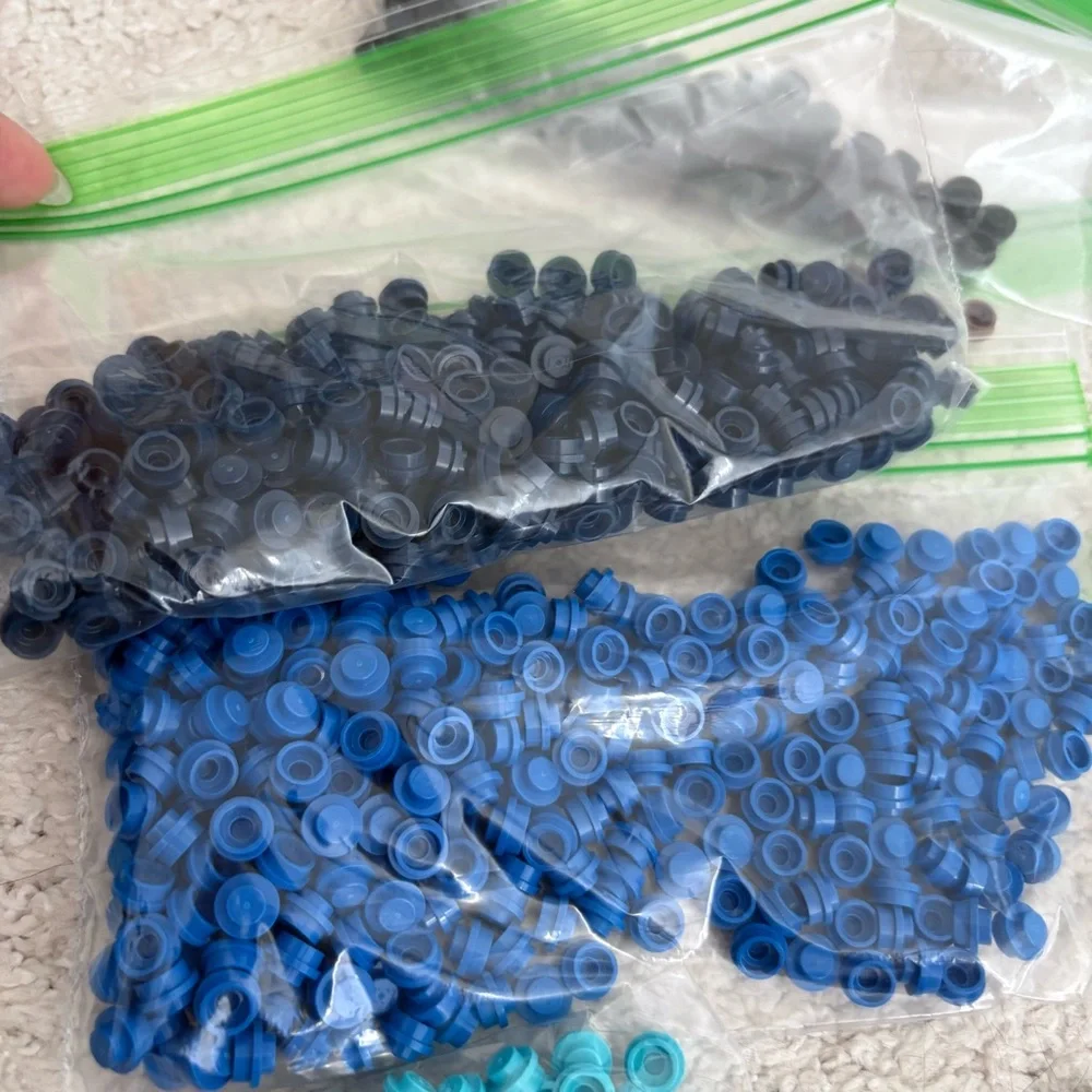 Assorted LEGO Round 1x1 Plates in Multiple Colors - Picture 9 of 9
